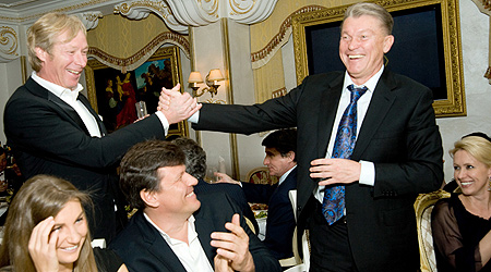 Тренер киевского "Динамо" отпраздновал юбилей в ресторане (Фото) - изображение 1