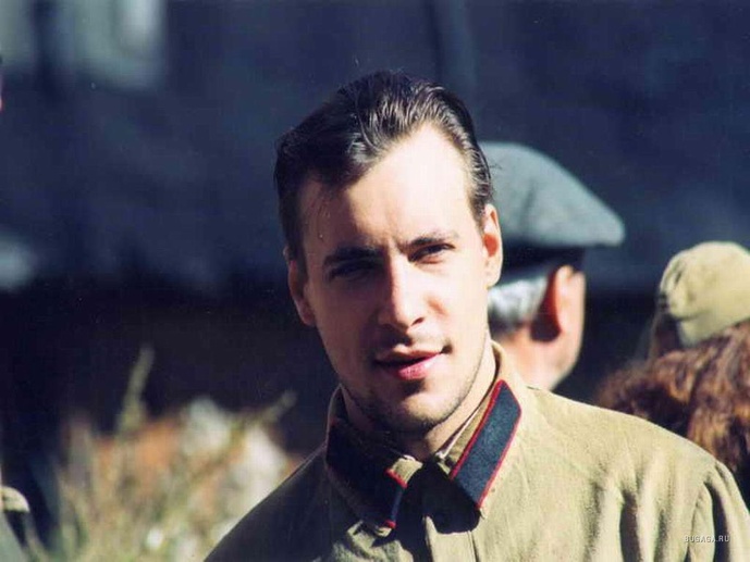 Евгений Цыганов бросил беременную жену с шестью детьми