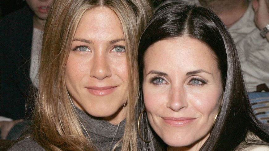 Дженнифер Энистон взяла в свадебное путешествие Кортни Кокс