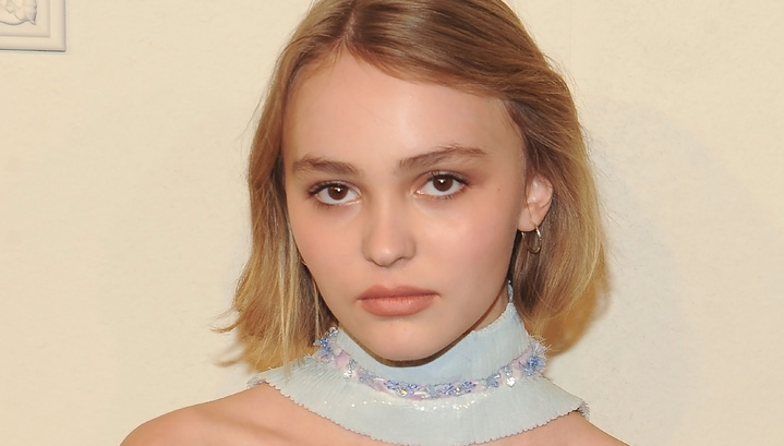 Лили-Роуз Депп опубликовала совместную с подругой фотосессию. Фото: rutoday.com