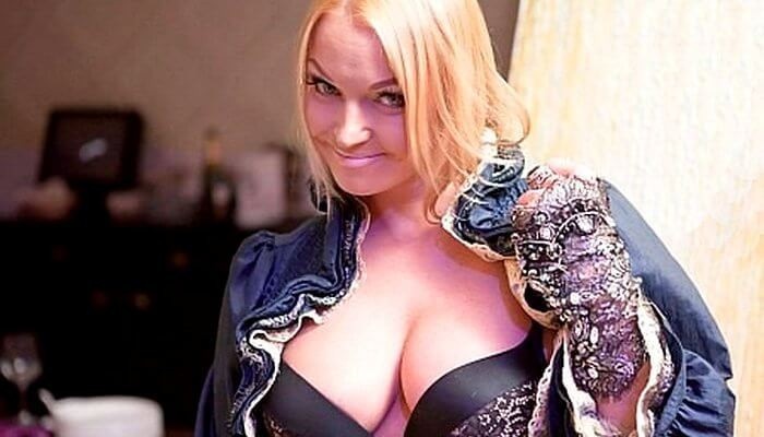 Анастасия Волочкова посетила корпоратив с пионерской тематикой