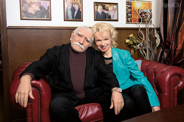 Виталина младше Джигарханяна на 45 лет