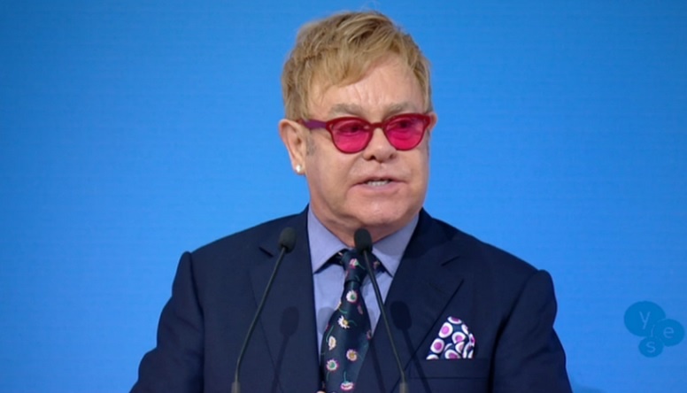 Элтон Джон поддержал украинское ЛГБТ-сообщество