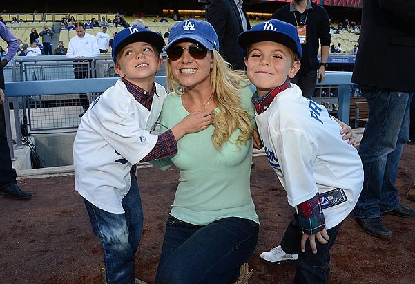 Бритни Спирс с сыновьями