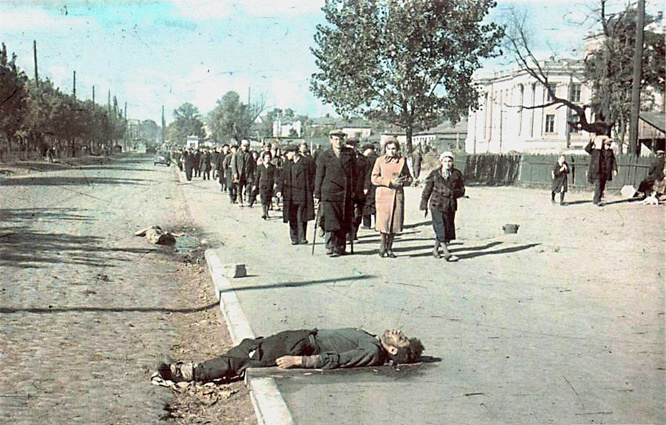 Тела мирных жителей на бульваре Тараса Шевченко в оккупированном Киеве, октябрь 1941 года