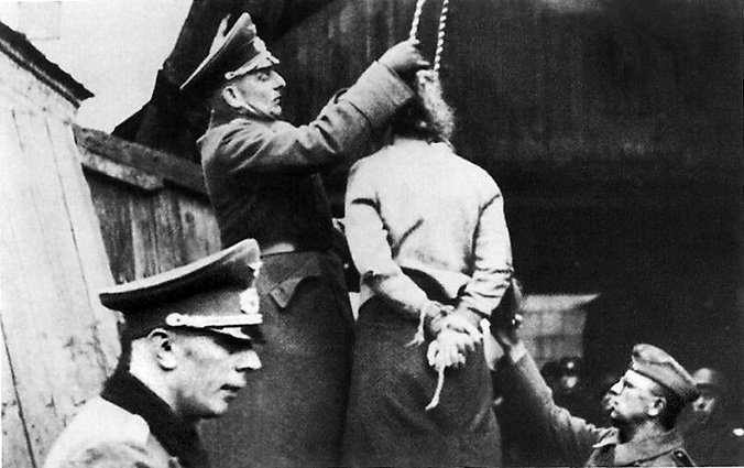 «Вчера снова повесили трех человек. Кто они? Что совершили? Успели ли сделать что-нибудь для наших или погибли ни за что?»