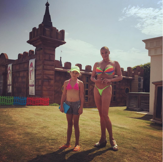 Волочкова не стесняется открытых купальников