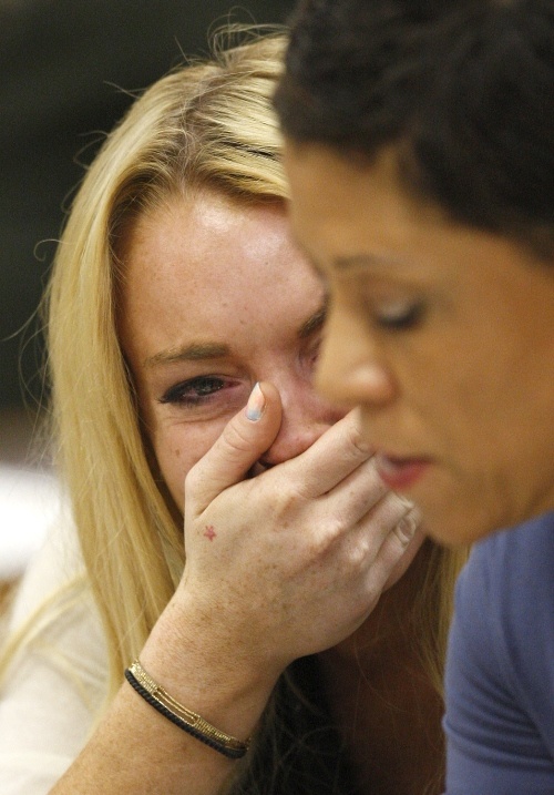 Линдси Лохан во время заседания суда в 2010 году. Фото: nbcnews.com