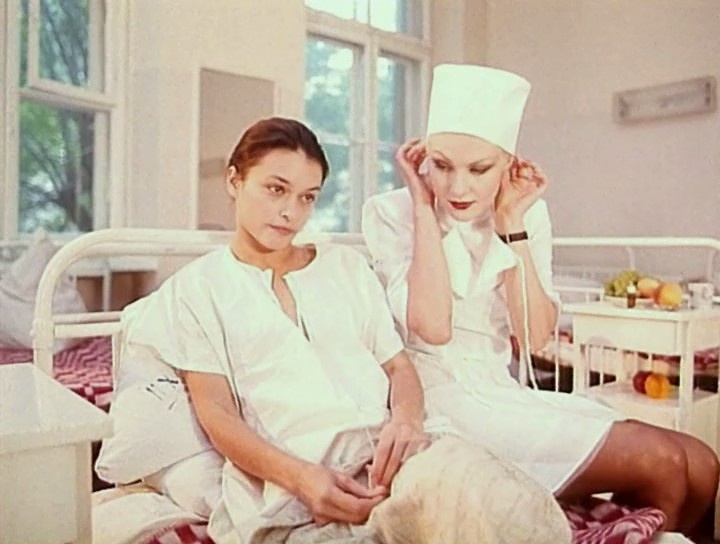 Наталия Бузько и Рената Литвинова. Фильм "Три истории". Фото: kino.dir.md