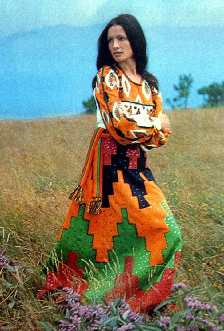 София Ротару в национальном костюме. Фото: apatrid.ru