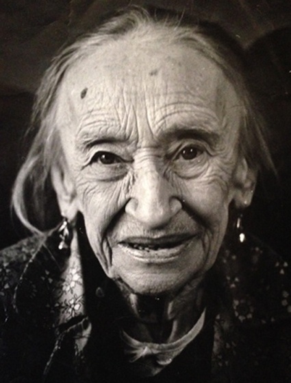 Супруга поэта Осипа Мандельштама Надежда Яковлевна чудом уцелела в аду сталинских репрессий, оставила одно из главных свидетельств и документов своего времени — книгу воспоминаний «Мой муж — Осип Мандельштам»