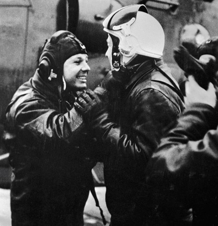 С Юрием Гагариным. «Улыбка — это, конечно, хорошо, но за ней мозги должны быть, и всем улыбаться не стоит»