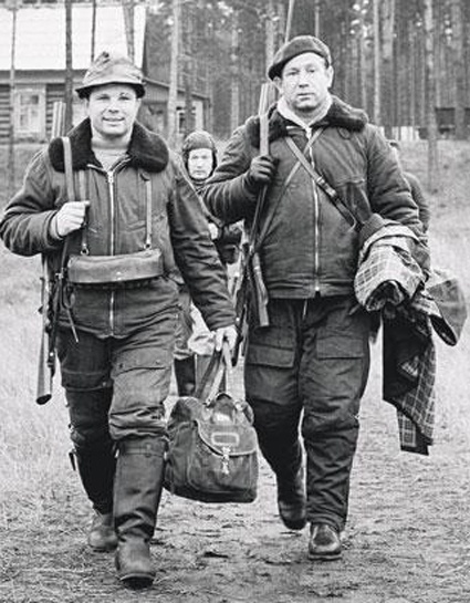 «Учится в ремеслухе — отлично, в техникум идет — отлично, параллельно в аэроклубе летает — отлично, летное училище оканчивает — отлично: вот вам и вся характеристика Гагарина»