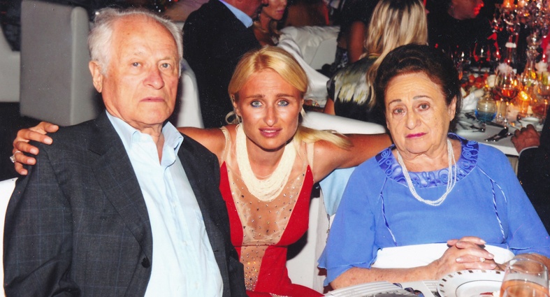 С внучкой Светланой и супругой. Михаил Давидович прожил с Риммой Яковлевной почти 66 лет. «Я жену любил, она часто мне снится, но жизнь, к сожалению, такова...»