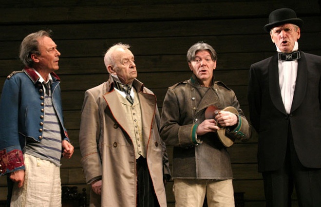 В гоголевской «Женитьбе» в постановке Марка Захарова Броневой сыграл свою коронную роль — экзекутора Яичницы, в которой блистал несколько десятилетий назад у Анатолия Эфроса. Слева направо: Олег Янковский, Леонид Броневой, Александр Збруев и Александр Абдулов