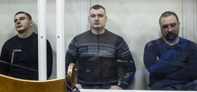 Бывшие бойцы «черной роты» «Беркута» Сергей Зинченко, Павел Аброськин и Сергей Тамтура во время судебного заседания
