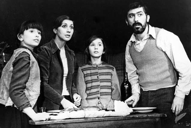 Ия Нинидзе, Софико Чиаурели, Майя Канкава и Вахтанг Кикабидзе в картине Георгия Шенгелаи «Мелодии Верийского квартала», 1973 год