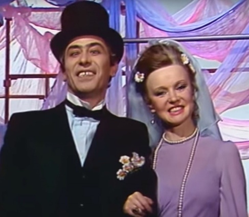 С Людмилой Гурченко в музыкальном фильме-пародии «Волшебный фонарь», 1976 год