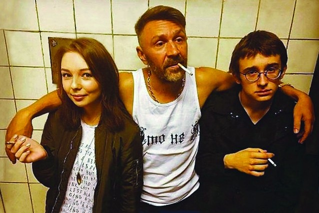 С дочерью Серафимой (окончила философский факультет Санкт-Петербургского университета) и сыном Аполлоном (родился в 2000-м, назван в честь поэта Аполлона Григорьева) от второго брака со Светланой Костициной — директором группы «Пеп-си»