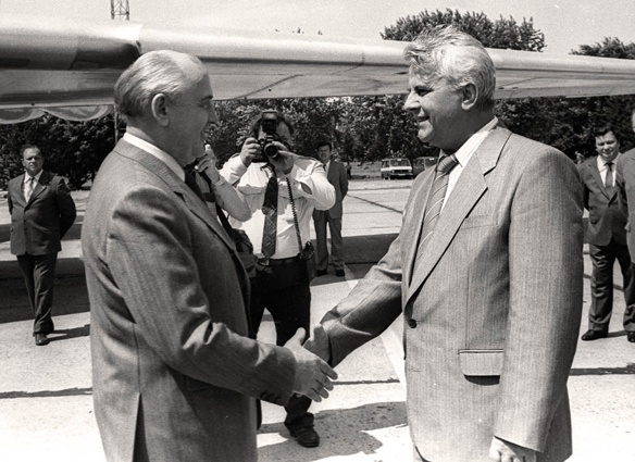 С Михаилом Горбачевым в Борисполе, 1991 год. «Я искренне считаю: если бы не горбачевский период, дальнейшего развития свободы и демократии не было бы»