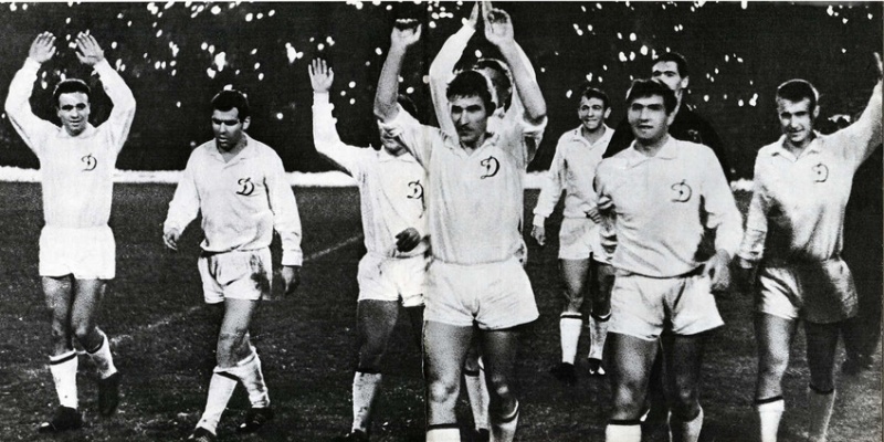 Чемпионы СССР Валерий Поркуян, Виктор Серебряников, Анатолий Пузач, Леонид Островский, Вадим Соснихин, Василий Турянчик, Федор Медвидь, Евгений Рудаков и Виталий Хмельницкий, 1967 год