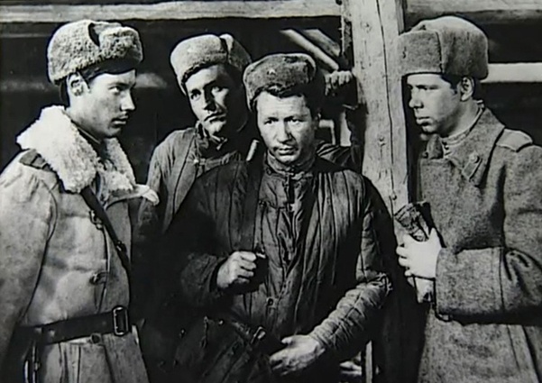 В роли Суслика (младшего лейтенанта Суслина) с Леонидом Быковым в его последней режиссерской работе «Аты-баты, шли солдаты...», 1977 год