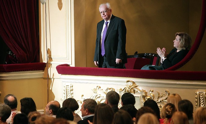 Мирослав Михайлович в ложе Национальной оперы Украины с третьей супругой Адрианой Стельмах, журналисткой Львовского телевидения. «Я думал всегда (так оно и случилось), что лучше всего только в Украине мне будет»