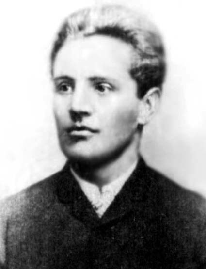 Отец режиссера Степан (Стефан) Филиппович был артистом театра «Руська бесіда» (сценический псевдоним — Янович), играл героев-любовников, рано оставил сцену, оказавшись на иждивении своего отца-священника, умер в 46 лет