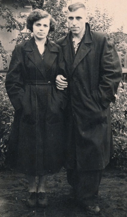 Родители Ираида Ивановна и Иван Васильевич, поселок Новый Городок Кемеровской области, начало 60-х. Мама была детским врачом, а отец всю жизнь проработал на шахте