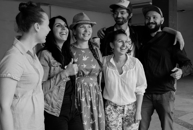 «ДахаБраха» с Джамалой и музыкантом Юрием Хусточкой. «Для меня критерием успеха является не то, сколько ты стоишь, а сколько ты можешь подарить. Правда, для этого необходимо два условия. Иметь что дарить. И тех, кому это нужно»