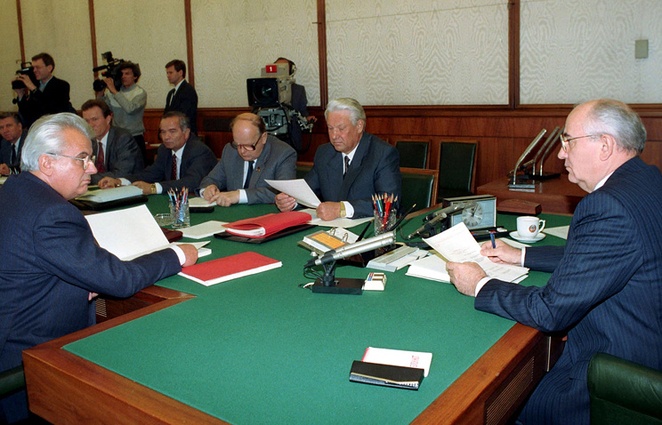 Михаил Горбачев, Леонид Кравчук, Ислам Каримов, Станислав Шушкевич, Борис Ельцин и другие на заседании Госсовета СССР, 1991 год