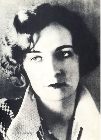  C будущей женой Валентиной Чистяковой Лесь Курбас познакомился в 1918 году. Валентина родилась в семье солиста Большого театра, которая после революции бежала из большевистской Москвы в Киев. 18-летняя Чистякова (Курбас был старше на 13 лет) занималась в балетной студии на Прорезной, где тогда же давал спектакли Молодой театр. Все годы замалчивания имени Курбаса Валентина Николаевна хранила память о муже, собирала сведения о нем, в 90-е выпустила воспоминания