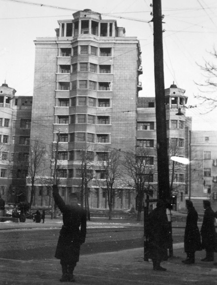 Венгерский регулировщик на Печерске ( сейчас угол Московской и Ивана Мазепы), Киев, 1943 год