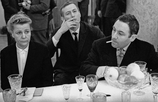 Министр культуры СССР Екатерина Фурцева, Евгений Евтушенко и скульптор Эрнст Неизвестный, конец 60-х