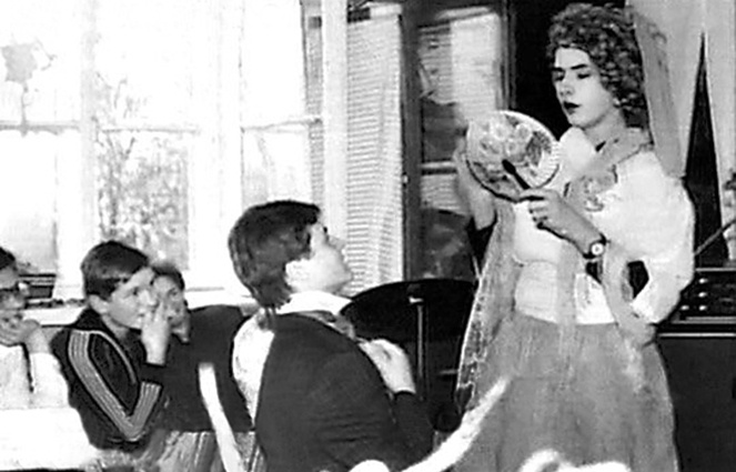 Уже в школьные годы Андрей прекрасно справлялся с ролью Прони Прокоповны