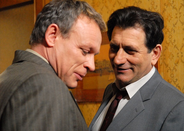 В роли майора КГБ с Евгением Князевым в сериале «Однажды в Ростове», 2012 год. Сюжет этого сериала Жигунов придумал после того, как посмотрел «Ликвидацию» Сергея Урсуляка