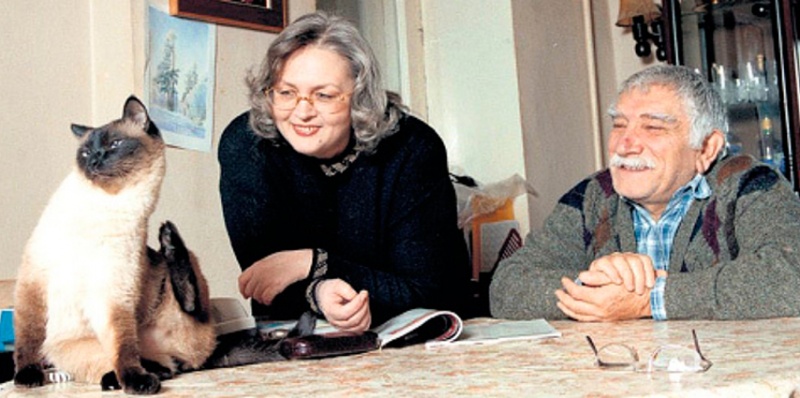 Со второй женой Татьяной Власовой и любимым котом Филом