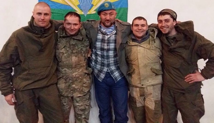 Клуб Николаевской бригады ВДВ. С контрактниками первого батальона комбата Максима Миргородского после обороны Донецкого аэропорта