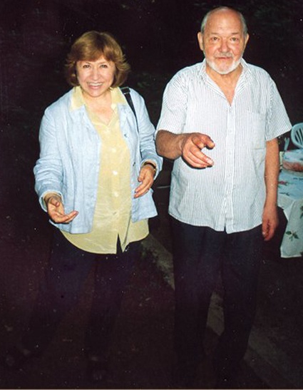 С литературоведом, писателем, публицистом, общественным деятелем Юрием Карякиным. «Писателю цветной мир нужен, понимаете?», 2002 год