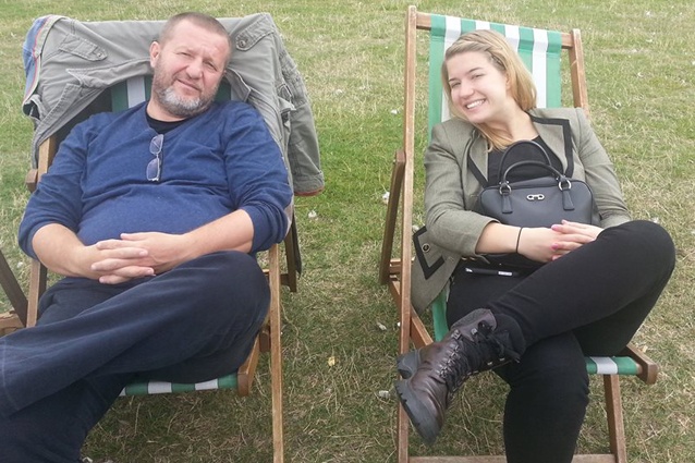 С младшей дочерью. Ольга окончила университет в Нью-Йорке, живет в Лондоне. У Альфреда Коха есть еще старшая дочь Елена, которая живет в Москве. «Она взрослая уже, ей 36 лет»