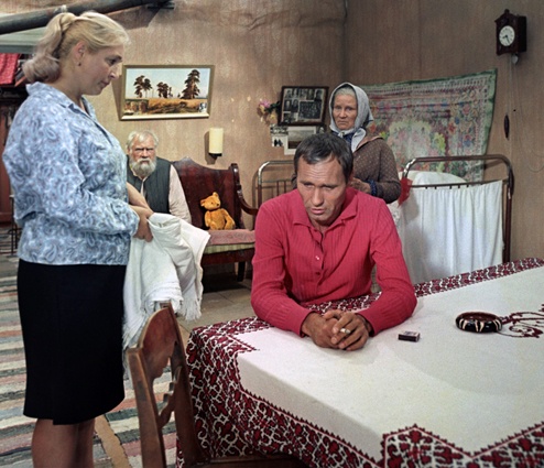 Лидия Федосеева-Шукшина и Василий Шукшин (Егор Прокудин) в его картине «Калина красная», 1973 год