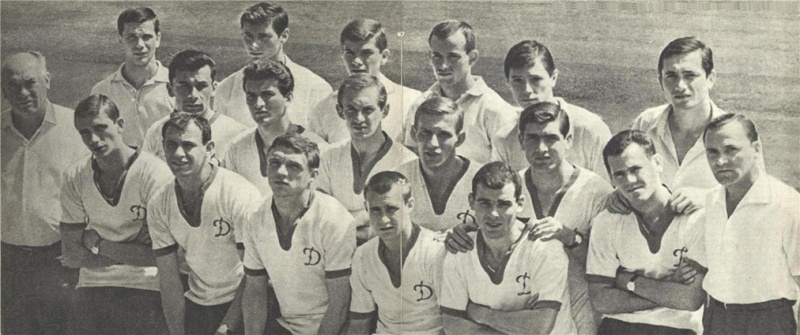 Киевское «Динамо» — серебряный призер чемпионата СССР 1965 года. Слева — главный тренер Владимир Маслов. «Очень ругательный он был, жесткий — тебя, как последнего пса, облает!»