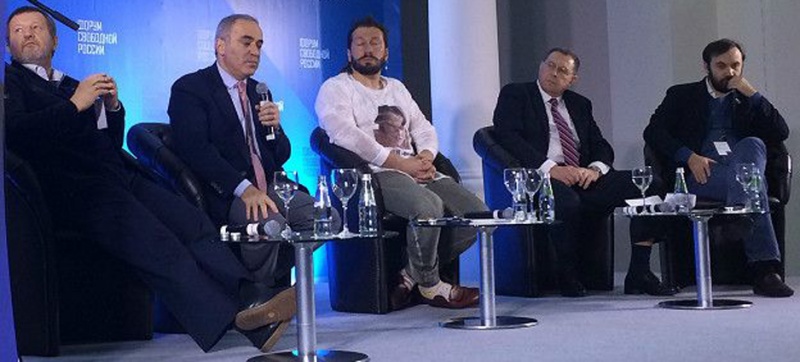 Альфред Кох, Гарри Каспаров, российский мультимиллионер Евгений Чичваркин, экс-советник президента России Андрей Илларионов и бывший депутат Госдумы России, не поддержавший аннексию Крыма, Илья Пономарев. «Огромное количество всевозможных вещей должно случиться, чтобы у меня возможность заниматься политикой появилась. Во-первых, должен Путин уйти…»