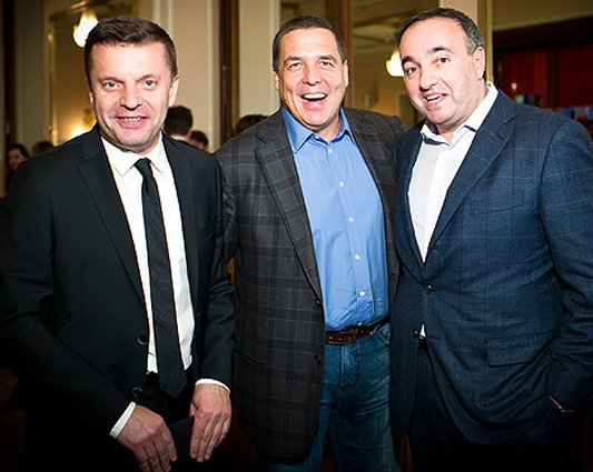 Со «взглядовцем» Александром Любимовым и продюсером Александром Роднянским. «Я никогда карьеры не делал. Сказать, что свободен? Это гордыня какая-то»