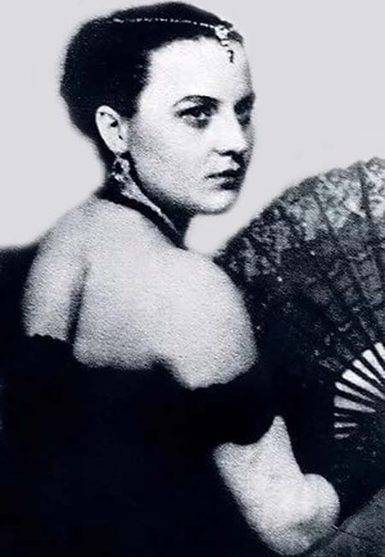 Первая жена Армена Борисовича актриса Ереванского русского драматического театра имени Станиславского Алла Ванновская (1920-1966). Страдала генетическим заболеванием, которое передалось их с Джигарханяном дочери Елене, умерла в психиатрической клинике