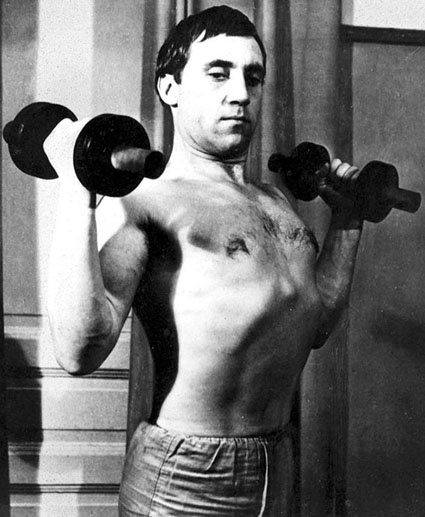 «Вдох глубокий, руки шире, не ленитесь — три-четыре, бодрость духа, грация и пластика...». Владимир Высоцкий, 60-е