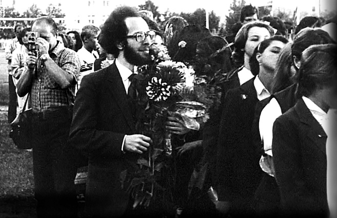 После окончания истфака педагогического института Алексей Венедиктов почти 20 лет проработал учителем в московской средней школе № 875 