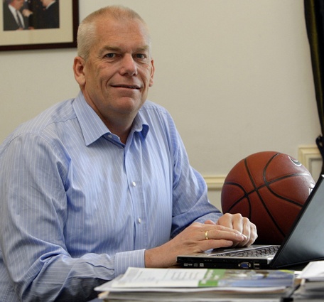 «Летучий голландец» Роэл Пипер — один из европейских предпринимателей, бравший крупные банковские займы и не собиравшийся их возвращать, — в частности, планировал получить 50-миллионный долларовый кредит в Украине на строительство суперлегких реактивных самолетов