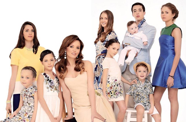 Супруга Игоря Владимировича Иванна с детьми. Первый ряд: Арина, Анна, Ольга, Александр. Второй ряд: Татьяна, Алевтина, Георгий на руках у Андрея и Валерия