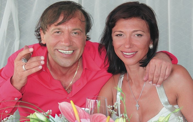 С женой Тамарой Евгений вместе 25 лет. «Мы уже взрослые люди, все прошли: и смерть брата, и потерю друзей, родителей похоронили... Мы уже одно целое»